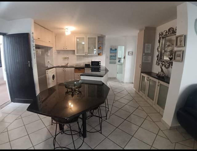 4 BEDROOM APARTMENT FOR SALE IN MANABA BEACH